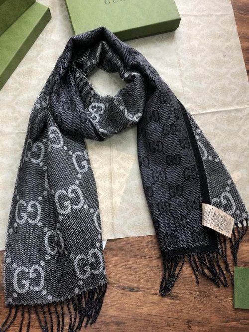 GUCCl brand scarf 25